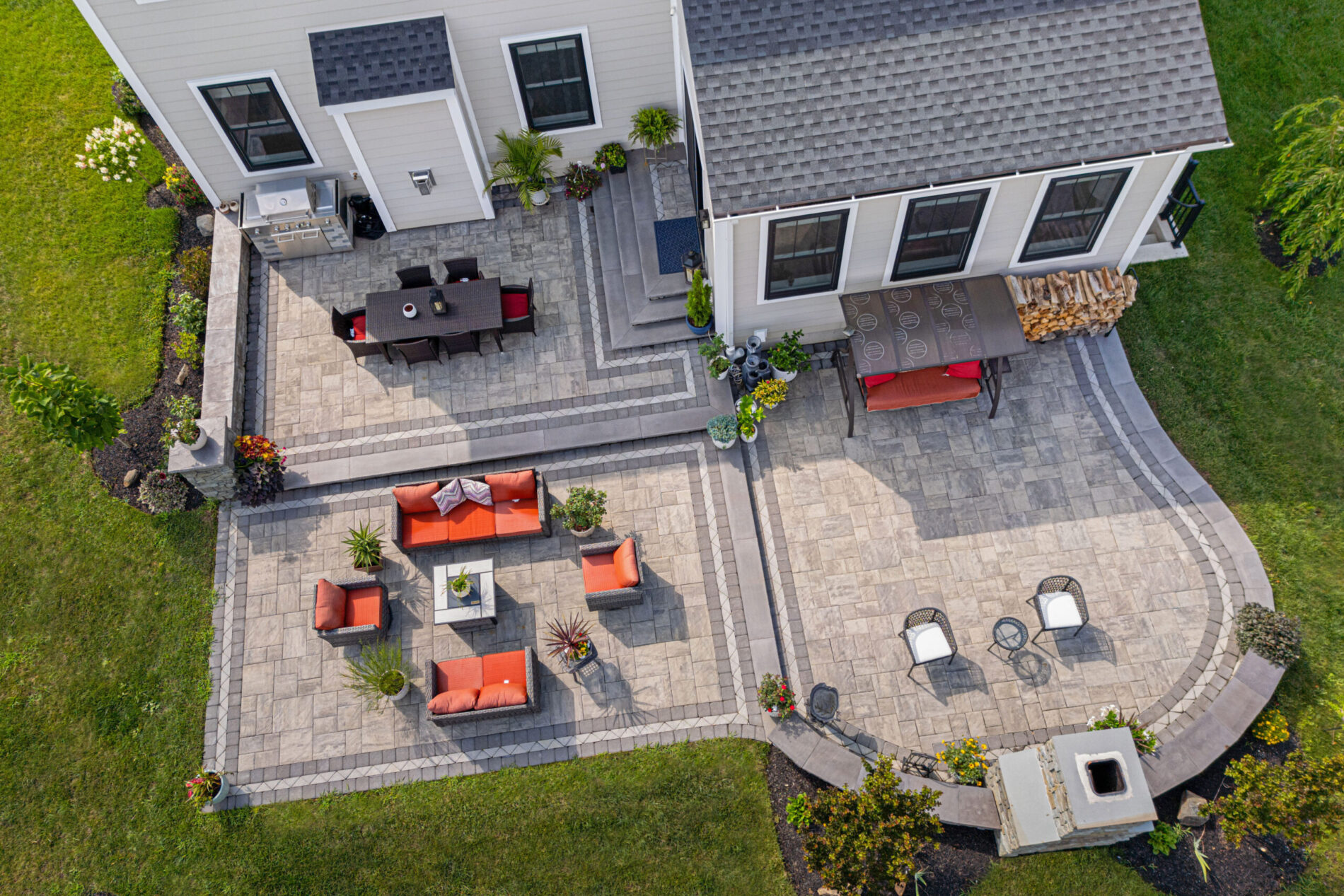 Paver patio with decorative border